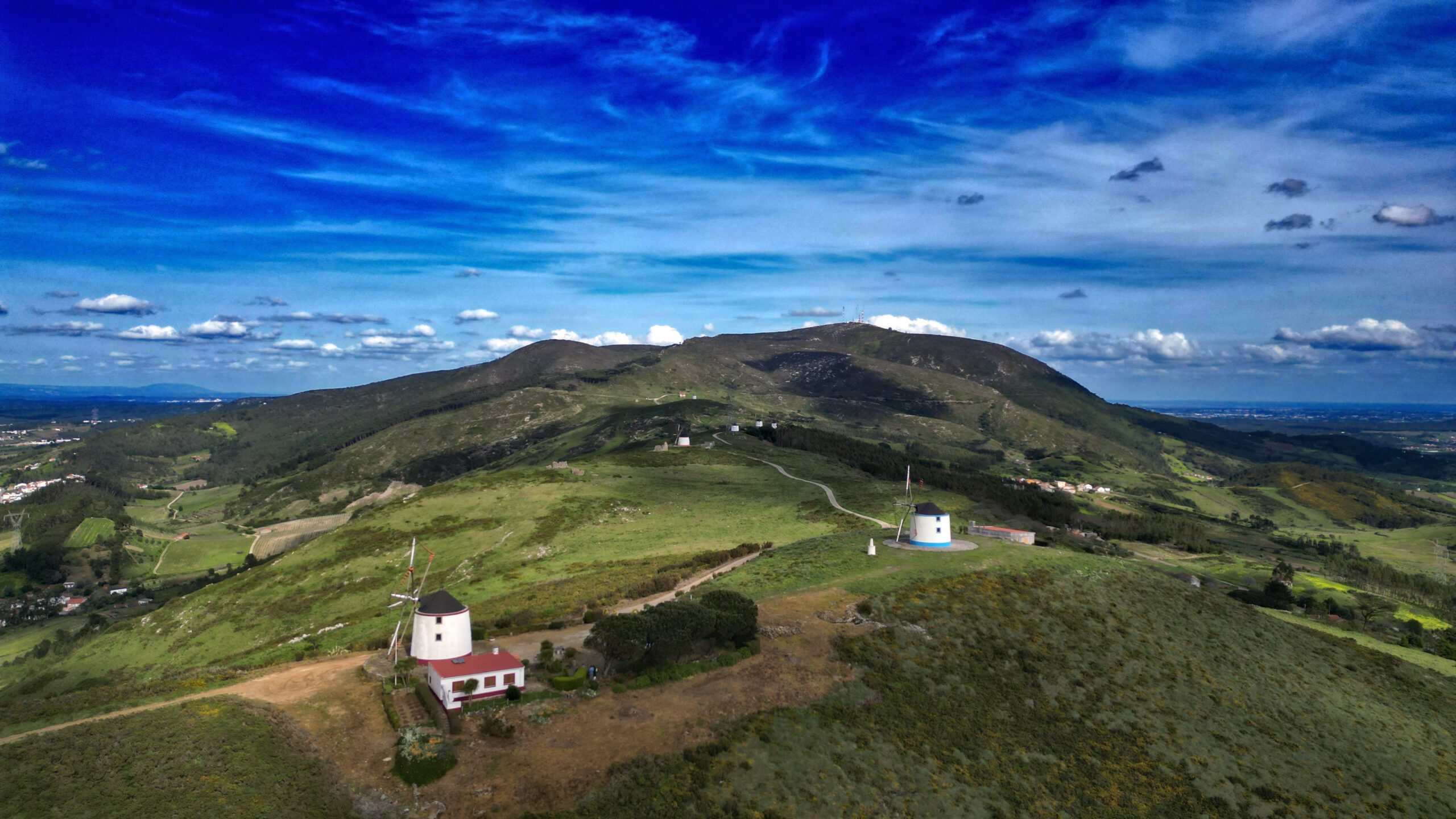 SERRA DE MONTEJUNTO: ONDE A NATUREZA ABRAÇA A HISTÓRIA