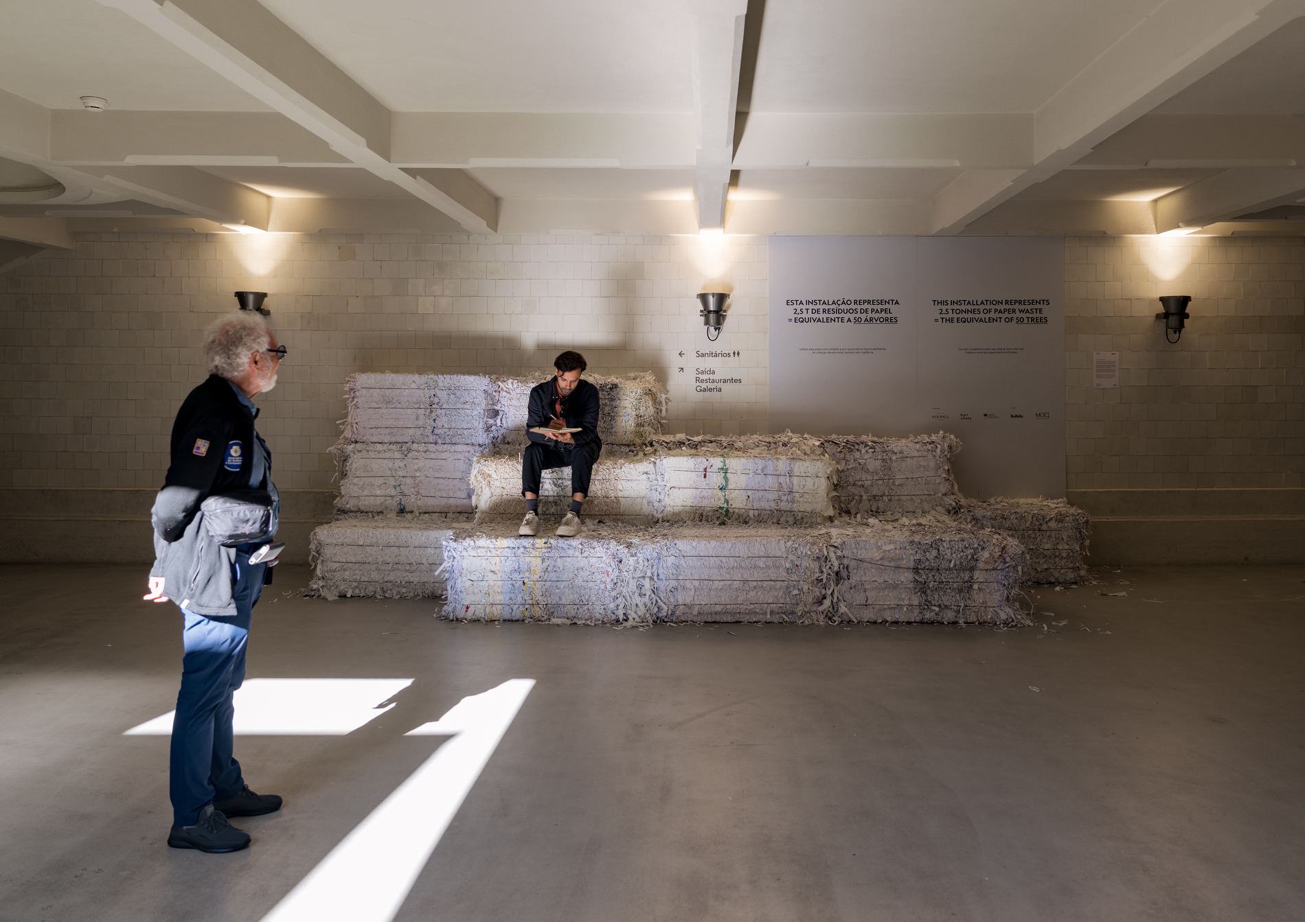 Resíduos têxteis e gráficos transformados em arte no Mercado do Bolhão
