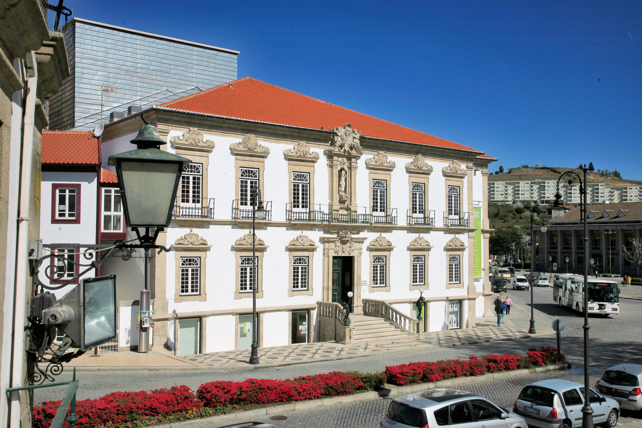 TEATRO RIBEIRO CONCEIÇÃO: INFRAESTRUTURA CULTURAL E CONSTRUÇÃO IDENTITÁRIA NO DOURO