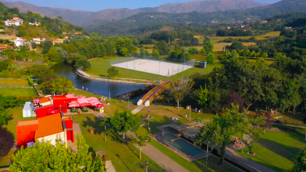 PARQUES DE LAZER E PRAIAS FLUVIAIS NATURAIS EM RIBEIRA DE PENA